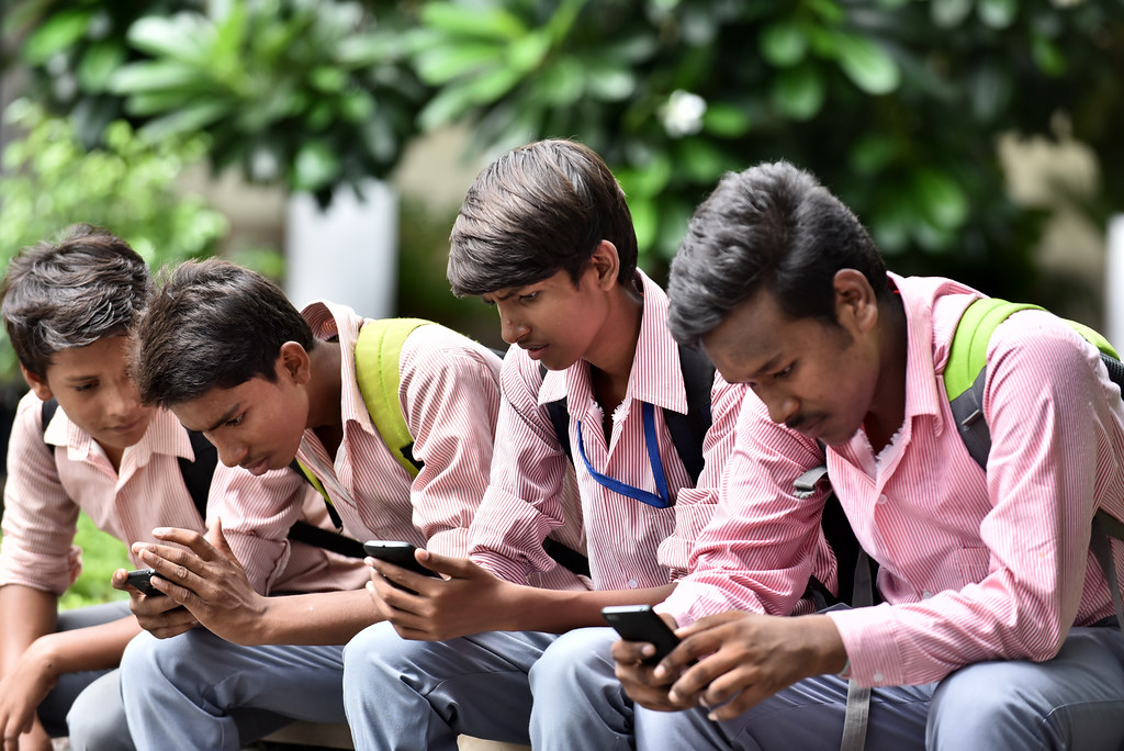 School Students of Delhi Government and Private Schools barred from using mobile phones in Class rooms